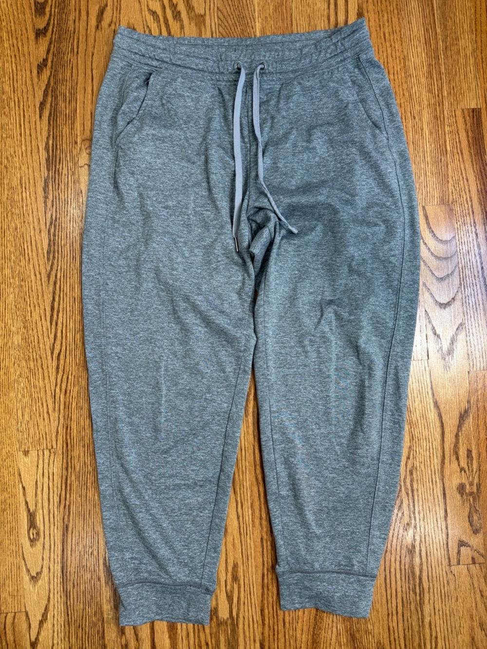 American Eagle Outfitters Heather Gray Jogger Sweatpants (Medium Short)